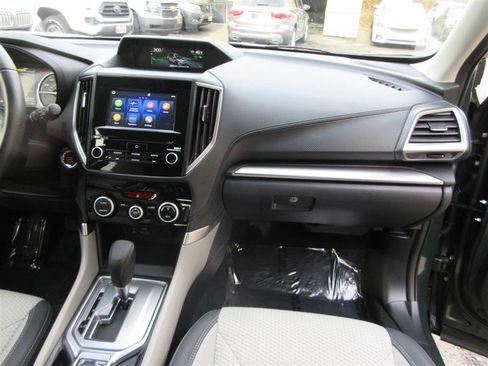 Used 2023 Subaru Forester Premium image 32