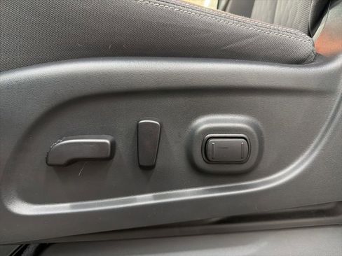 Used 2023 Nissan Titan SV w/ SV Convenience Package image 34