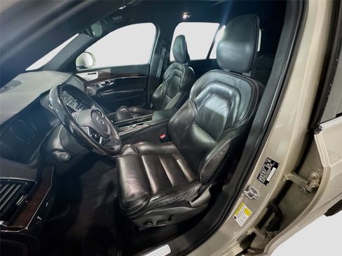Used 2017 Volvo XC90 T6 Momentum w/ Vision Package image 10
