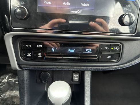 Used 2017 Toyota Corolla SE image 28