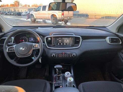 Used 2020 Kia Sorento LX image 3