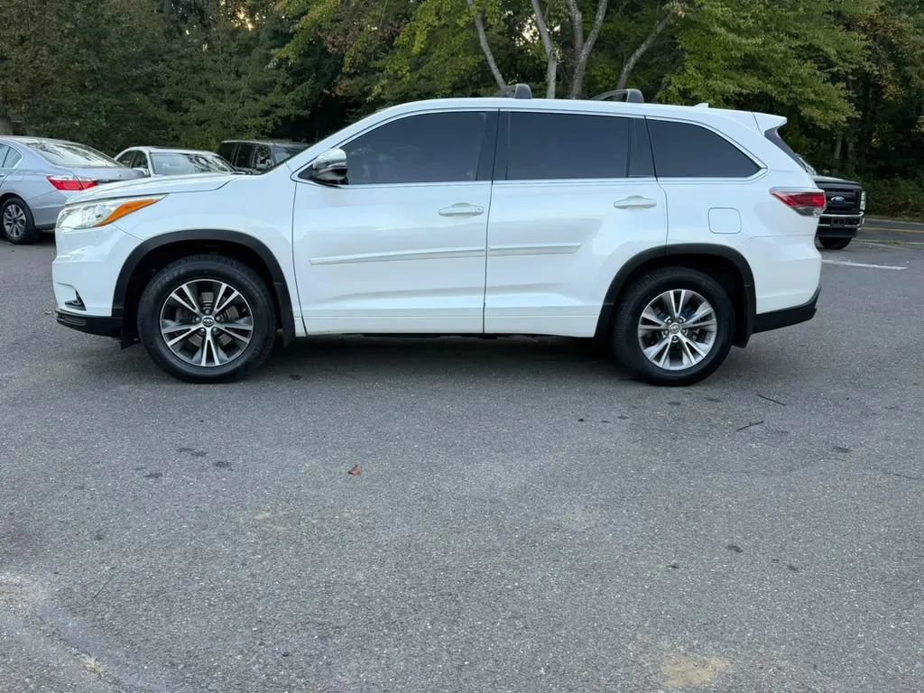 Used 2015 Toyota Highlander Plus AWD/4WD image 3