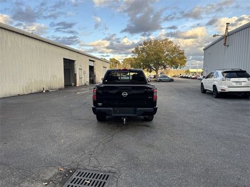 Used 2022 Nissan Frontier SV image 6