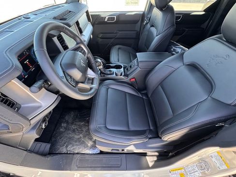 New 2026 Ford Bronco Outer Banks w/ Sasquatch Package image 16