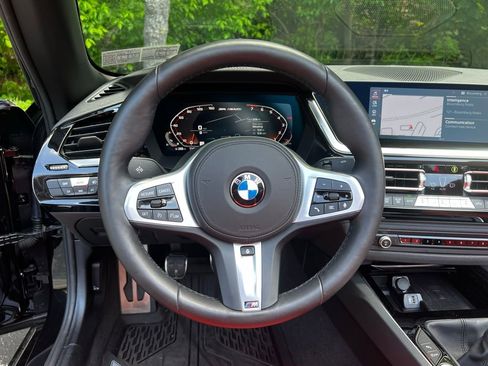 Used 2025 BMW Z4 M40i w/ Edition RWD image 18