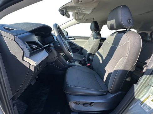 Used 2024 Volkswagen Taos SE image 9