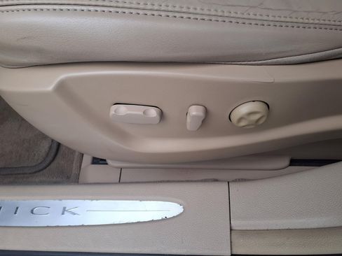 Used 2008 Buick Lucerne CXL w/ Luxury Package FWD image 19