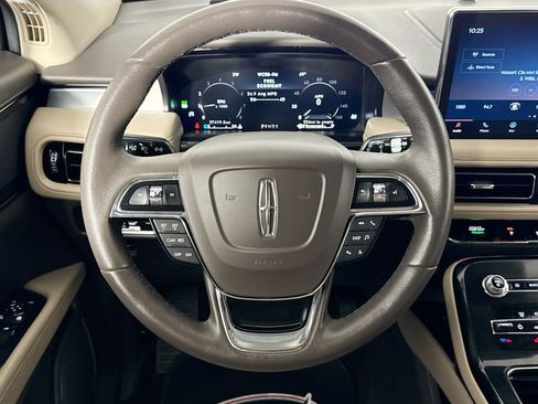 Used 2022 Lincoln Nautilus AWD w/ Premium Package image 20