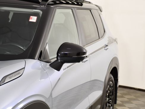 Used 2026 Mitsubishi Outlander AWD image 13