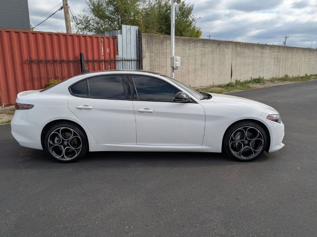 Used 2025 Alfa Romeo Giulia AWD image 7