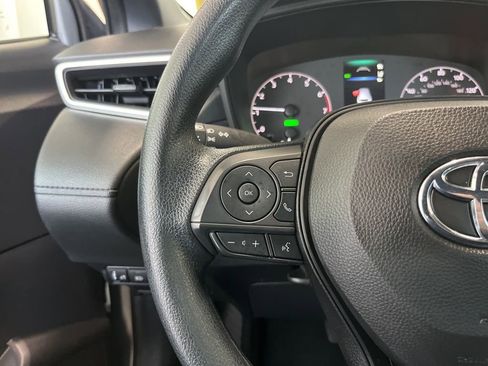 Used 2024 Toyota Corolla Cross XSE image 6