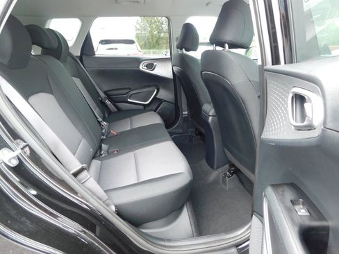 Used 2025 Kia Soul LX w/ LX Technology Package FWD image 19