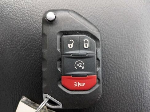 Used 2019 Jeep Wrangler Unlimited Rubicon AWD/4WD image 31
