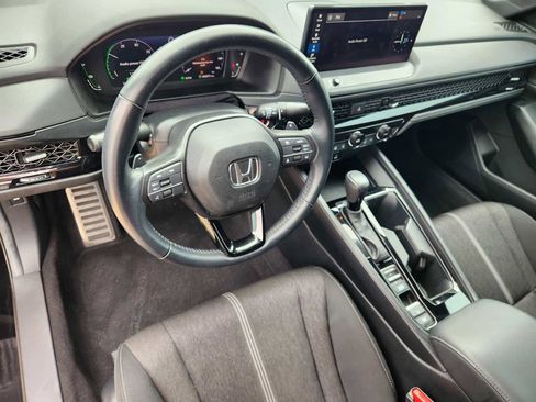 Used 2024 Honda Accord Sport image 2