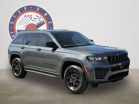 New 2026 Jeep Grand Cherokee Altitude AWD/4WD image 2