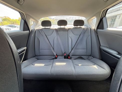 Used 2025 Kia K4 LXS image 40