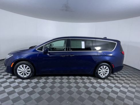 Used 2019 Chrysler Pacifica Touring Plus image 5