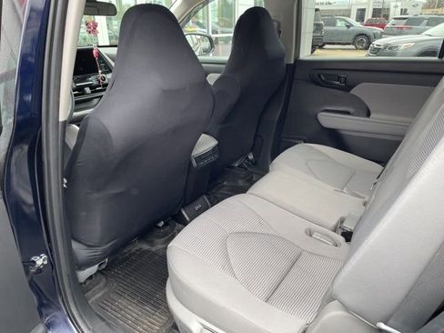 Used 2023 Toyota Highlander LE image 8