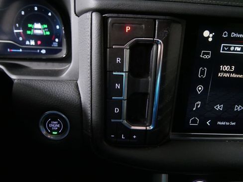 Used 2024 GMC Yukon Denali w/ Advanced Technology Package AWD/4WD image 27