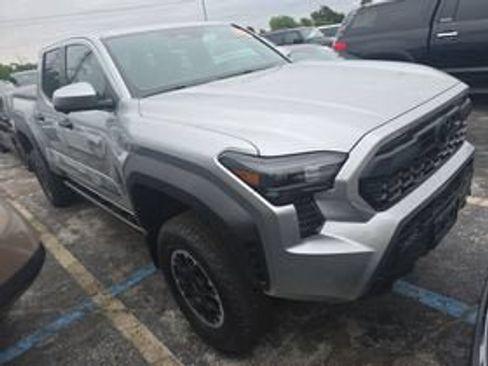 Used 2026 Toyota Tacoma TRD Off-Road AWD/4WD image 2