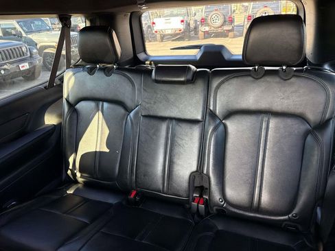 Used 2024 Jeep Wagoneer L Series II w/ Flexible Seating Group image 10