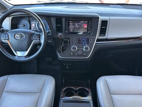 Certified 2020 Toyota Sienna Limited Premium FWD image 15