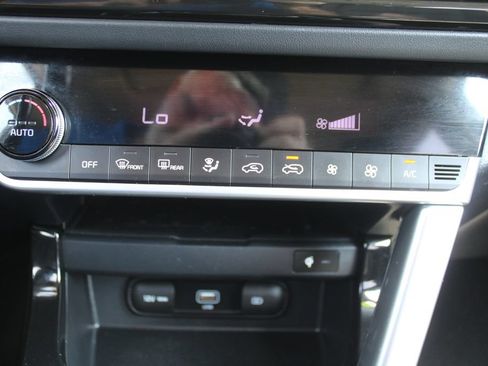 Certified 2023 Kia Seltos SX w/ SX Sunroof Package AWD/4WD image 41
