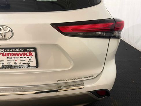 Used 2023 Toyota Highlander Platinum image 18