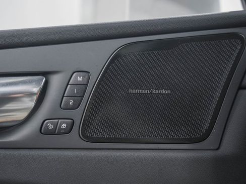 Used 2022 Volvo XC60 B5 Inscription w/ Climate Package image 38