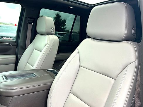 Used 2024 Chevrolet Tahoe Z71 w/ Luxury Package AWD/4WD image 14