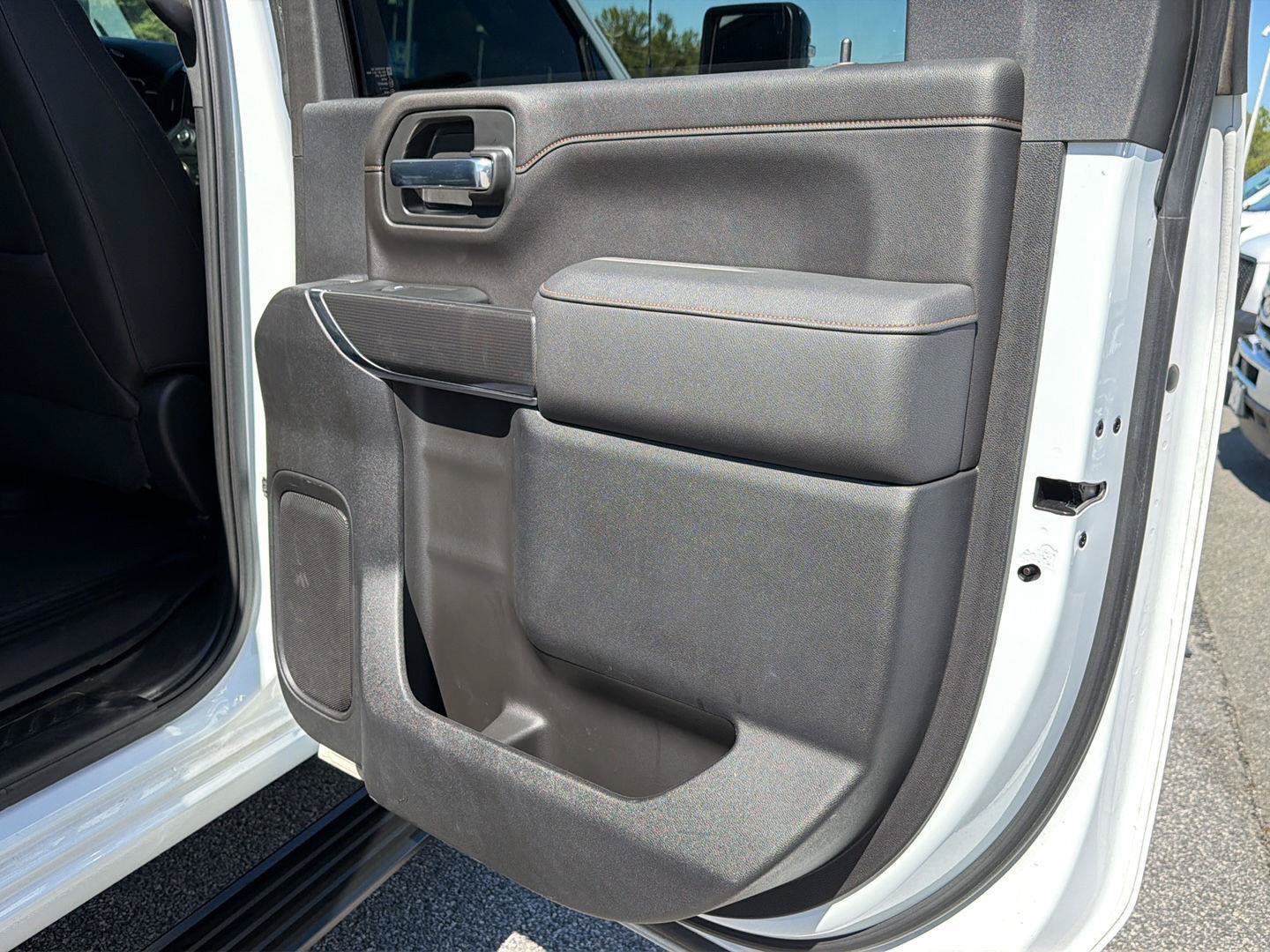 Used 2023 GMC Sierra 2500 AT4 w/ AT4 Premium Plus Package AWD/4WD image 16