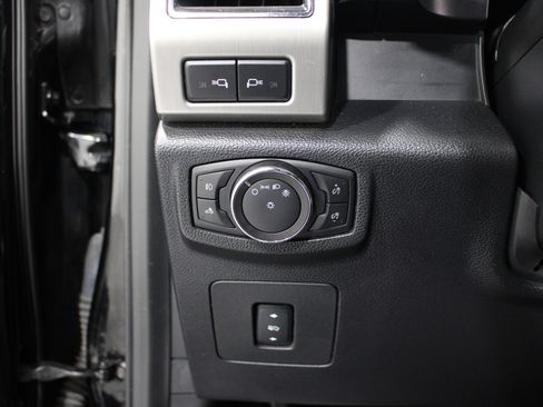 Used 2017 Ford F150 Platinum w/ Equipment Group 701A Luxury image 10