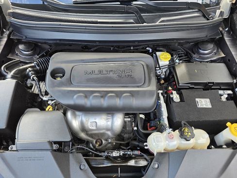 Used 2020 Jeep Cherokee Latitude Plus w/ Cold Weather Group FWD image 27