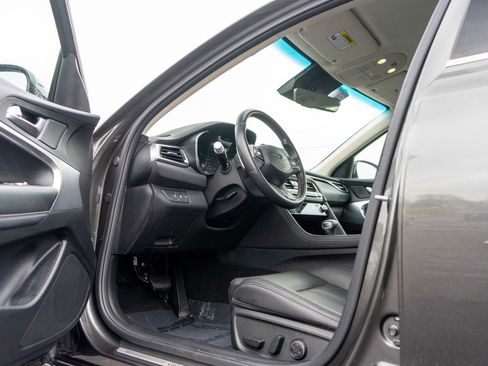 Used 2025 Genesis G70 2.5T AWD/4WD image 13