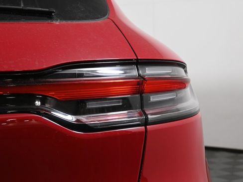 Used 2026 Porsche Macan AWD/4WD image 13