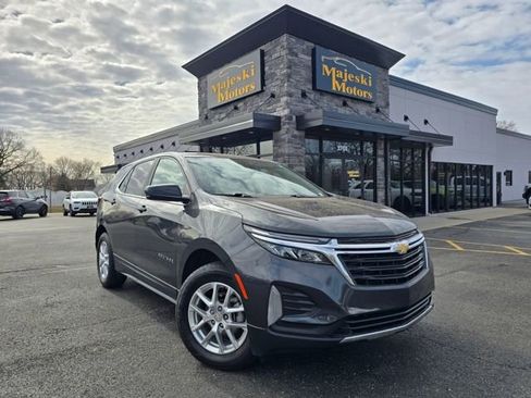 Used 2023 Chevrolet Equinox LT image 1