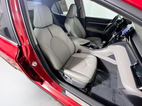 Used 2021 Toyota Camry SE FWD image 29