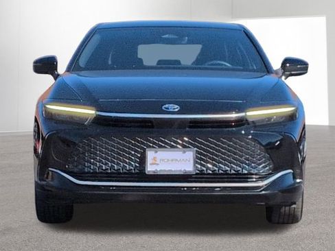 Used 2023 Toyota Crown XLE image 2