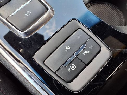 Used 2020 Ford Edge Titanium w/ Equipment Group 301A FWD image 13