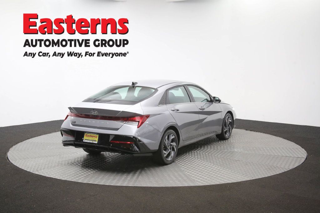 Used 2025 Hyundai Elantra SEL FWD image 45
