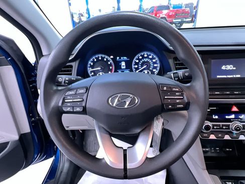 Used 2020 Hyundai Elantra SE FWD image 15