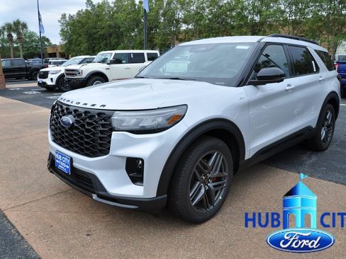 New 2026 Ford Explorer ST-Line RWD image 1