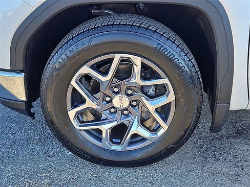 Used 2024 GMC Sierra 1500 SLT image 13