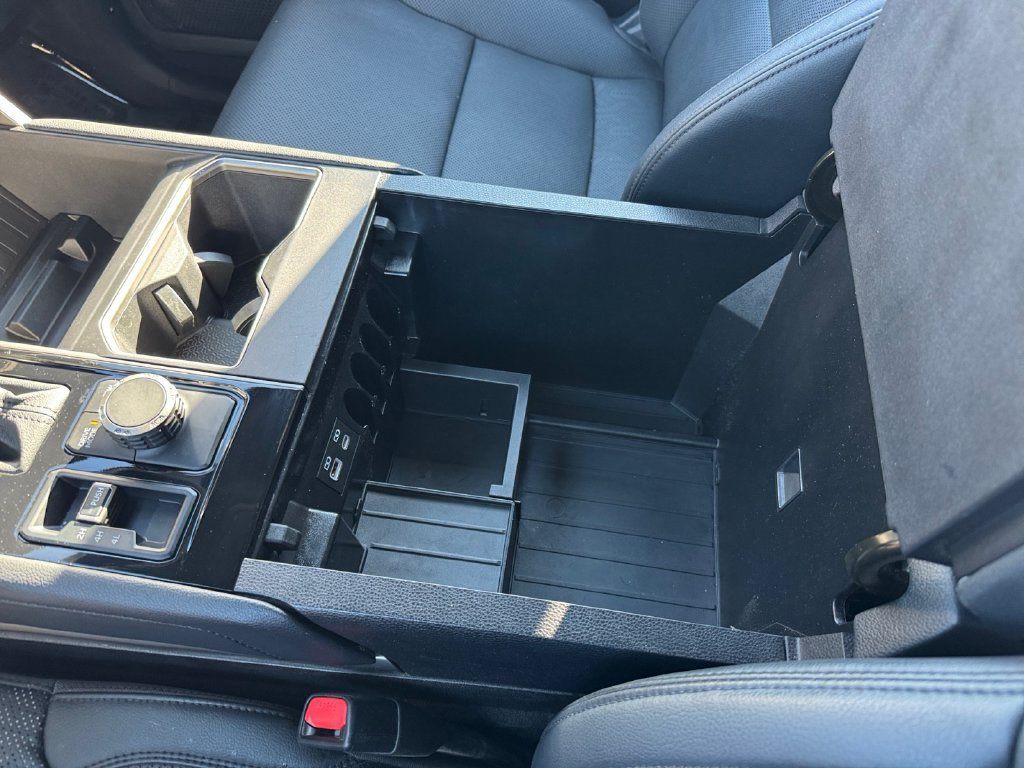 Certified 2025 Toyota Tundra Limited AWD/4WD image 28