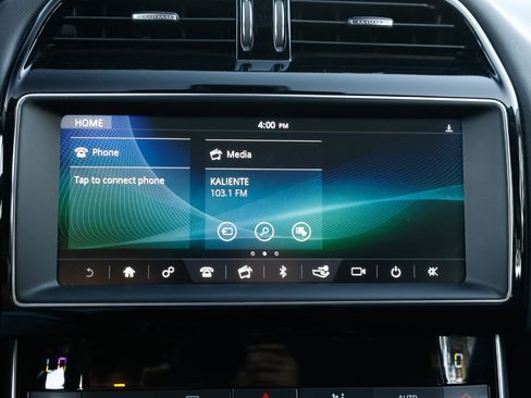 Used 2019 Jaguar XE image 33