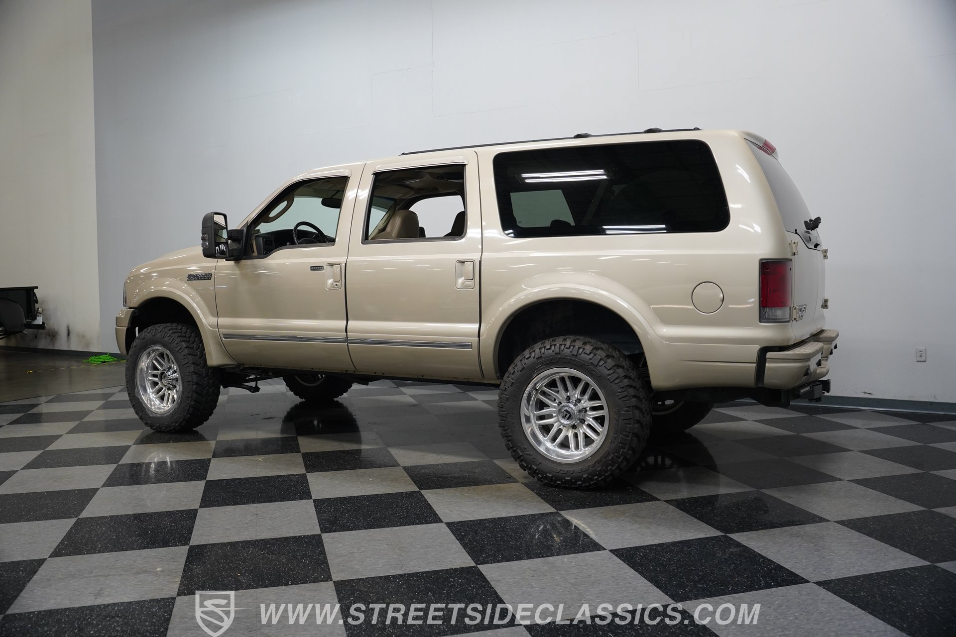 Used 2005 Ford Excursion Limited AWD/4WD image 9