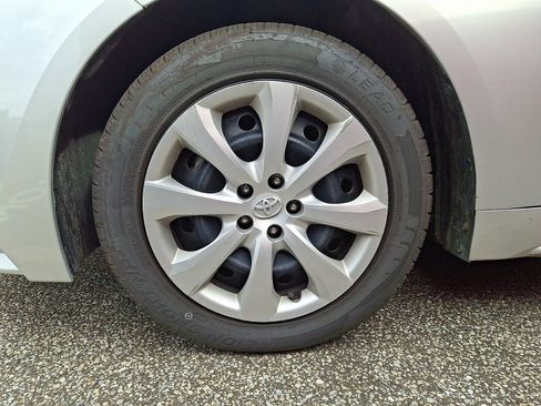 Used 2024 Toyota Corolla LE FWD image 4