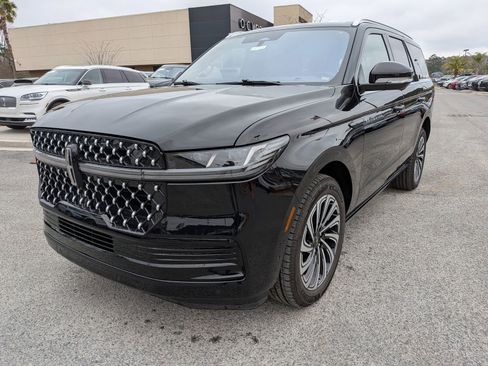 Certified 2025 Lincoln Navigator Black Label image 9