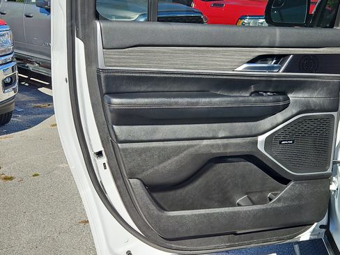 Used 2023 Jeep Wagoneer L Series III image 11