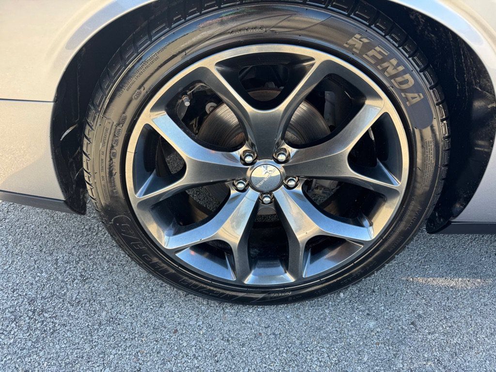 Used 2016 Dodge Challenger R/T w/ Cold Weather Group RWD image 10